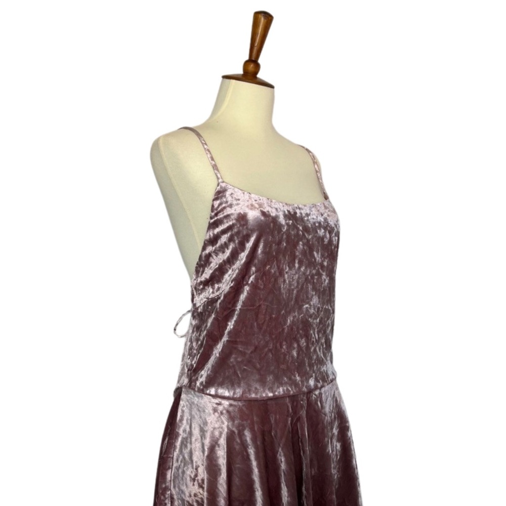 Sexy Plus Size Mauve Crushed Velvet Scoop Neck Mini Dress - Picture 7 of 13